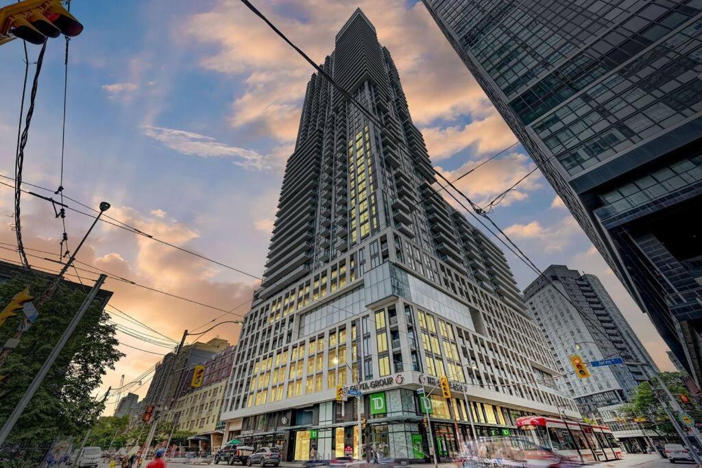 Elegant Condo Near Eaton Centre Mall Toronto Buitenkant foto